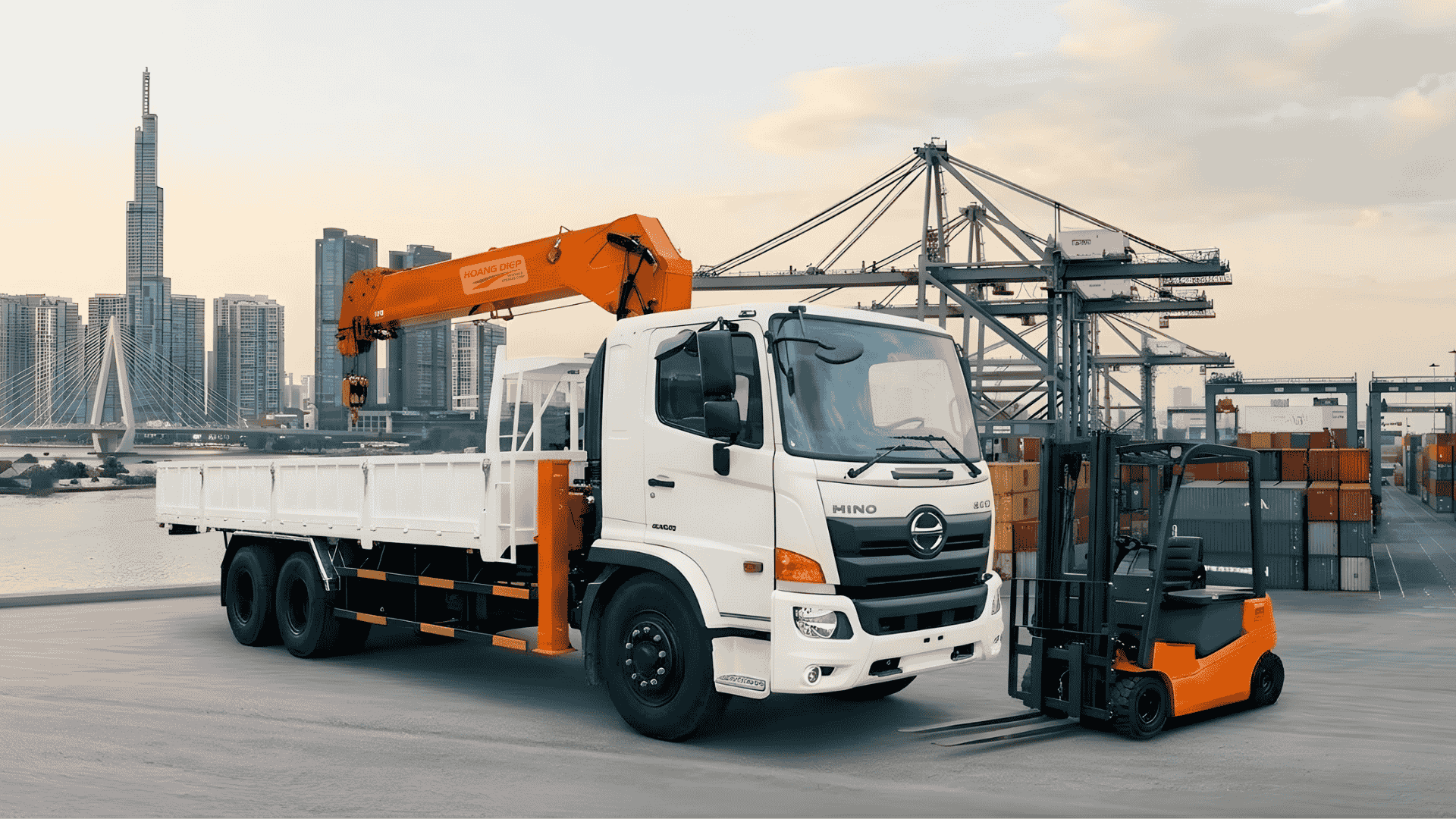 dịch vụ nâng cẩu hàng hoá Hoàng Diệp